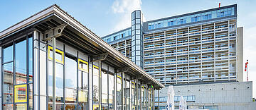 Das Krankenhaus Düren ist telefonisch erreichbar unter +492421300