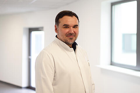 Dr. med. Samir Smajic - Wirbelsäulenchirurgie